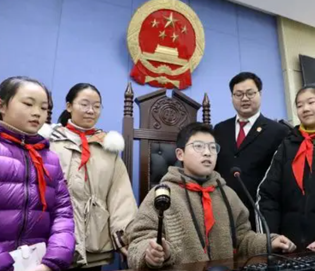 让越来越多学生学会用法律维护自己纷繁展开校园法治作业的立