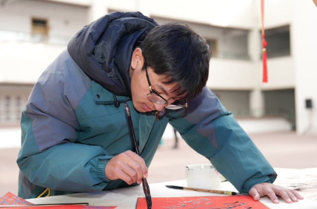 冲刺高考生学习很尽力他们的学习习惯也鼓励自己不断前行 冲刺高考生学习很尽力他们的学习习惯也鼓励自己不断前行