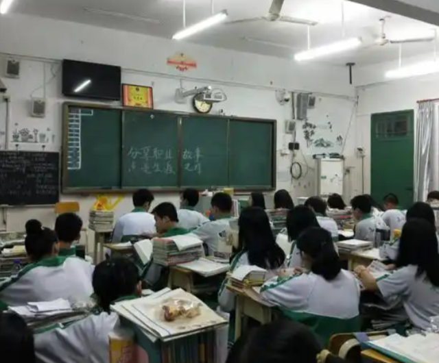 依靠高端硬件的认知壁垒乡村学校AI教育落地提供了可复制的样